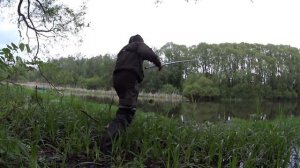 БОКОВОЙ КИВОК РЫБАЛКА НА ЛЕТНЮЮ МОРМЫШКУ ЛОВЛЯ КАРАСЯ НА ЧЕРВЯ