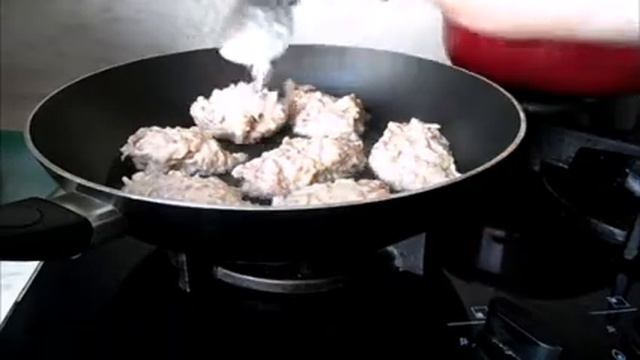 Котлеты, которые любят взрослые и дети, потому что они сочные, нежные и вкусные. Рецепт из СССР. смотреть онлайн