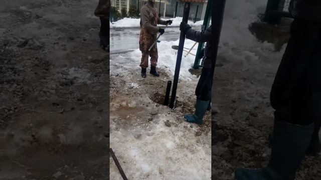 на монтаже откатных ворот зимой (установка на сваи саморезы) смотреть онлайн