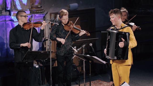 Vivaldi: Concerto for 2 Violins in E-flat major, RV 515 – Martynas Levickis & Mikroorkéstra смотреть онлайн