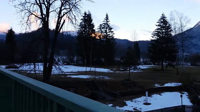 Hallstätter See - озеро окруженное высокими горами. смотреть онлайн