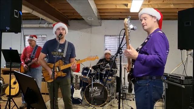 Loft Lizards (in Ed's basement) cover Santa Claus is Back in Town смотреть онлайн