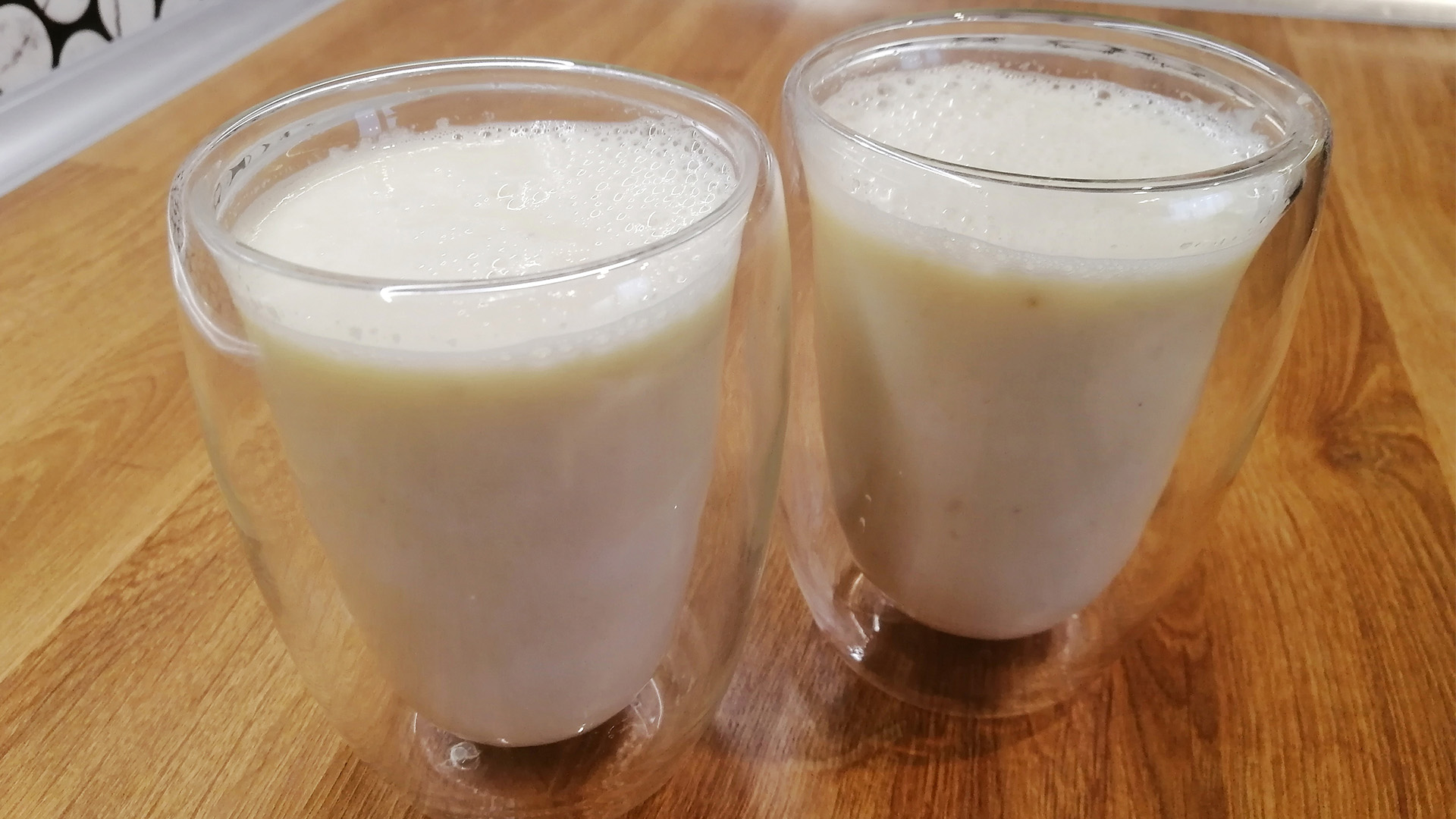 ФРУКТОВЫЙ СМУЗИ с яблоком и бананом смотреть онлайн