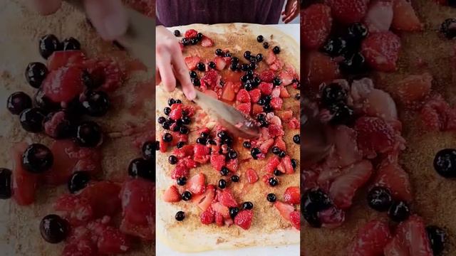 Triple Berry Cinnamon Rolls смотреть онлайн