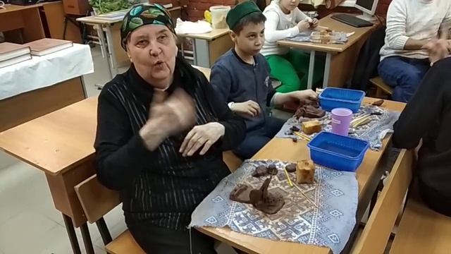 23.04.2021 г. В АНО Добрый мир для всех. Лепка из глины VID 20210423 165147 смотреть онлайн