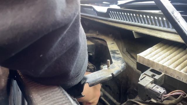 Audi RS6 C5 Avant ABT 1of ??? Wymiana bezpiecznika 200A na podszybiu.Ładowanie OK part5 „Jan V8” смотреть онлайн