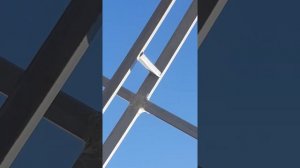 Что нужно сделать чтобы плёнка теплицы не порвалась?