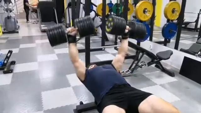 Жим гантелей по 60 кг смотреть онлайн