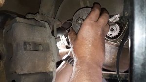 Лада Гранта. Снятие шестерни коленвала.