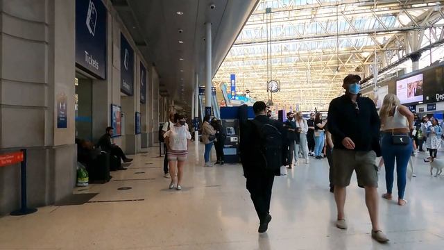 London Waterloo Station & Waterloo Tube Station, United Kingdom смотреть онлайн