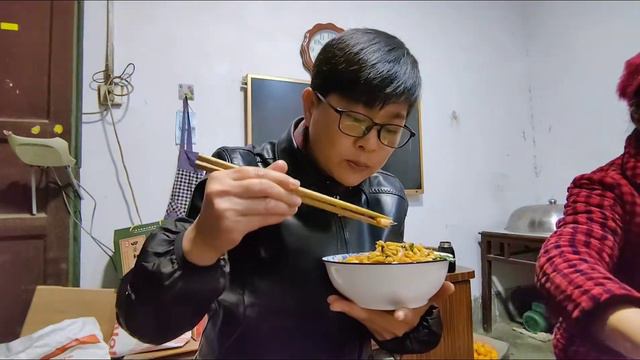 九九炒北方菜，只因去延边能习惯那方的口味，人还未到味入心 смотреть онлайн