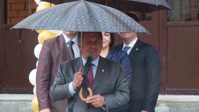 Рустам Минниханов открыл новую школу №35 в Казани смотреть онлайн