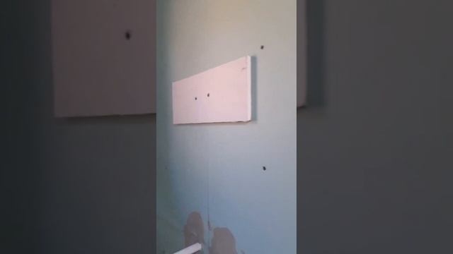 Как повесить бойлер (телевизор, турник и тд...) в доме из СИП панелей или каркаснике? #shorts смотреть онлайн