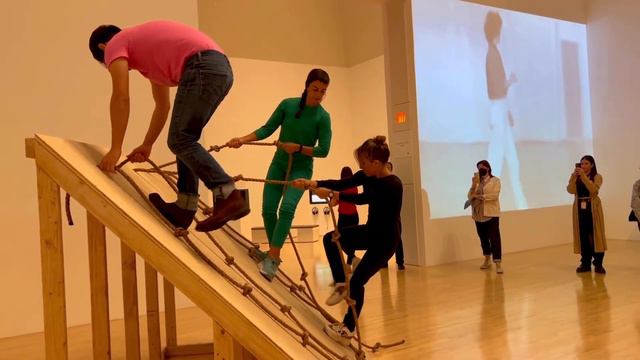 SIMONE FORTI PRESS PREVIEW AT MOCA смотреть онлайн