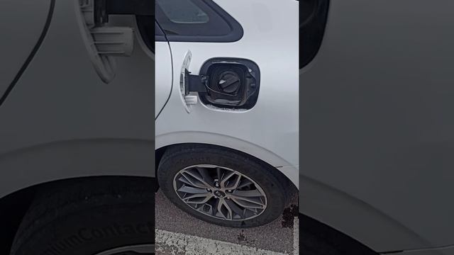 Как открывается лючек у старенькой kia k5... смотреть онлайн