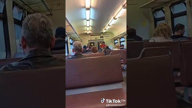 зарабатывают в электричке из Москвы в область. смотреть онлайн