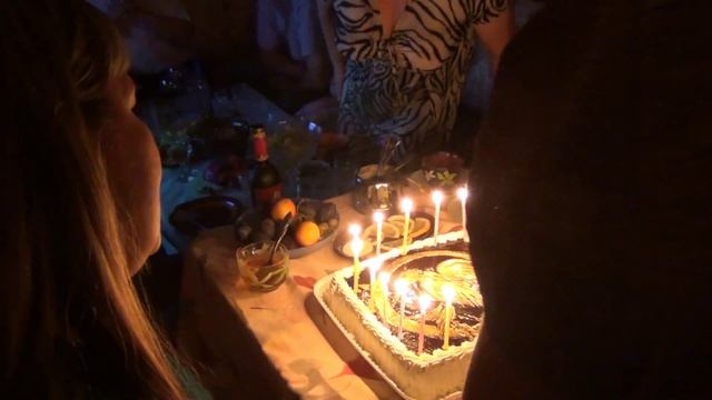 День рождения торт свечи тушим свечи смотреть онлайн
