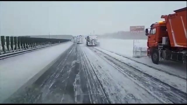 Очистка федеральных трасс от снега смотреть онлайн
