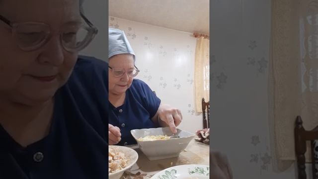 Салат с куринной грудкой и шампиньонами. смотреть онлайн