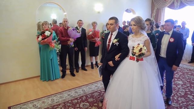 Как молодожёны поехали в загс и зарегистрировали свой брак смотреть онлайн