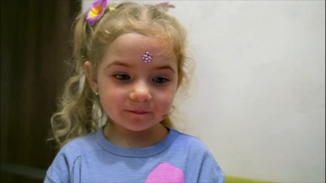 ПЕРЕВОДКИ И НАКЛЕЙКИ ДЛЯ ЛИЦА! ОБКЛЕИЛИ ПЕРЕВОДКАМИ ВСЕ ТЕЛО! смотреть онлайн