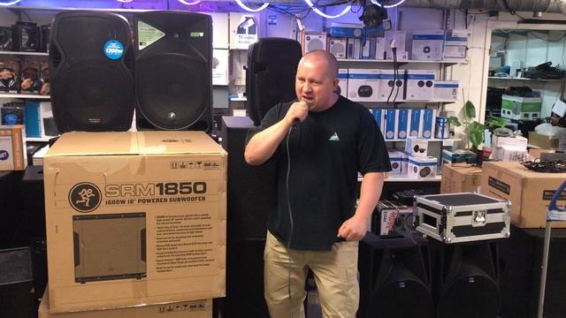 Сиплый поет песню Ненормальный в магазине Billebro смотреть онлайн