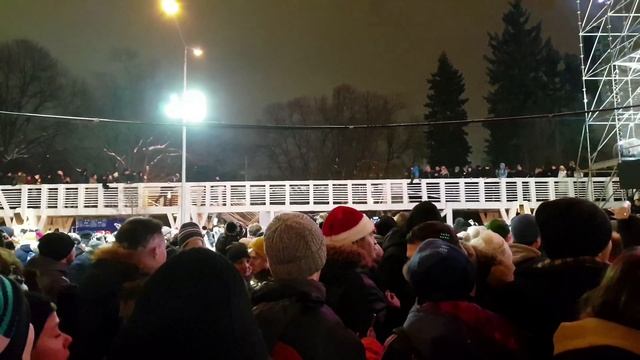 Парк Горького 01.01.2019 мост с людьми обрушился смотреть онлайн