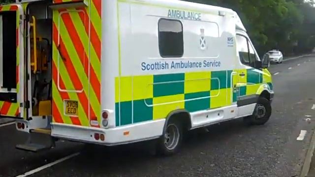 Aston Martin crash in Aberdeen смотреть онлайн