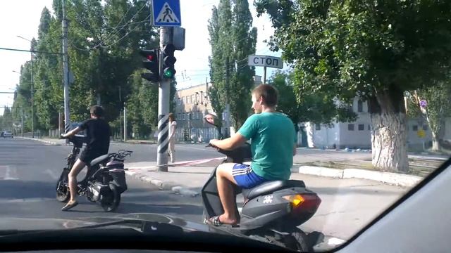 Друг на скутере не бросит в беде!!! смотреть онлайн