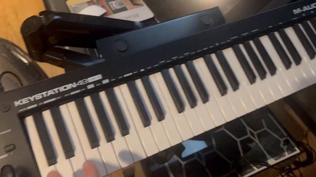 M Audio Keystation 49 MK3 Synth Action 49 Key USB MIDI Keyboard Controller Review, Great Beginner смотреть онлайн