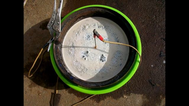 КАК ВОДА РАСТВОРЯЕТ РЖАВЧИНУ