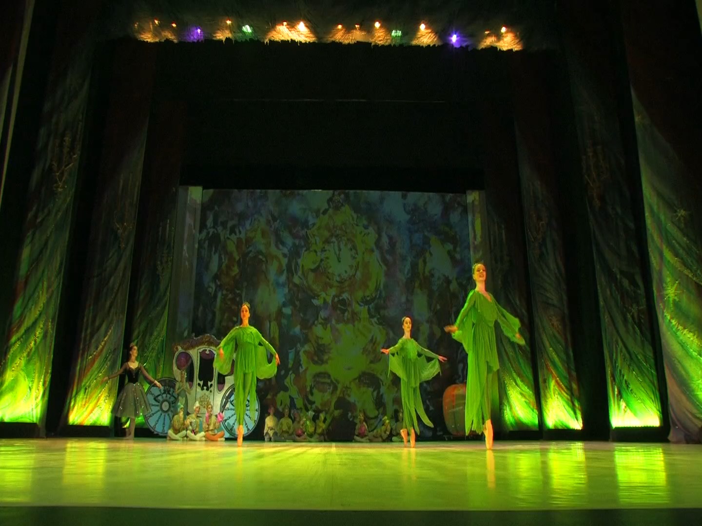 С. Прокофьев. Сцена из балета «Золушка» Хореография В. Васильева смотреть онлайн