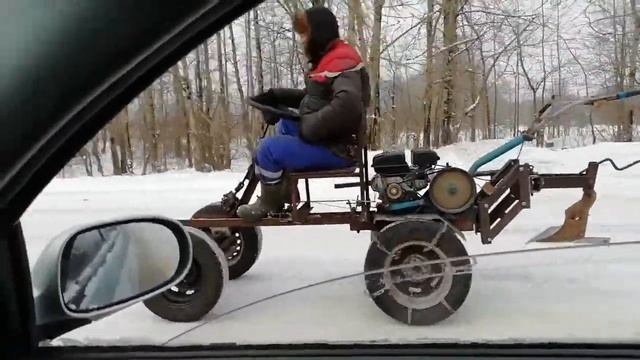 Хохол на мотоблоке на дороге в - 25 смотреть онлайн