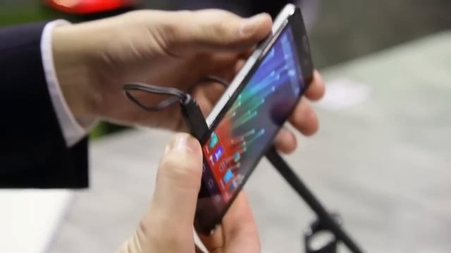 Краткий обзор Motorola Razr HD на MWC 2013