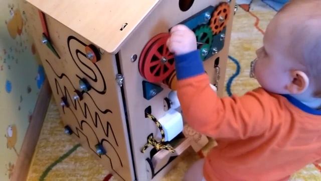 Развивающее занятие, игра. Мой любимый Бизи дом, Павлику 1 год 2 месяца смотреть онлайн