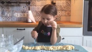 Яся готовит простое детское печенье ?. Дети готовят еду сами без родителей.