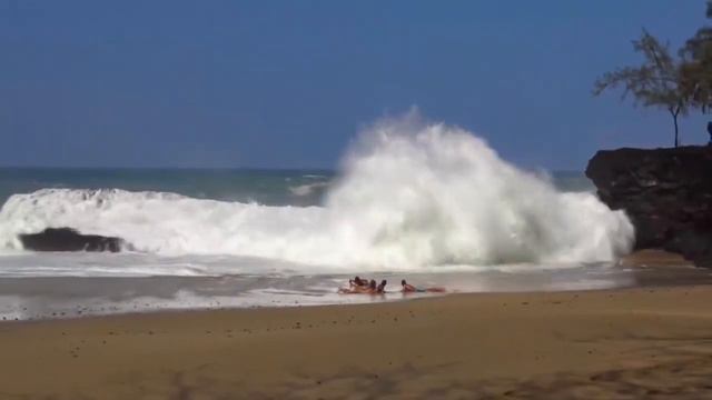 Big waves. Большие волны. Dangerous moments on the water. смотреть онлайн