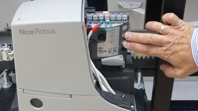 Видеоинструкция. Начальное программирование привода для откатных ворот NICE RB600 (Часть 1) смотреть онлайн