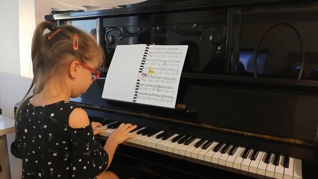 Cimpoiul (cantec popular) - Thea (7 years old) смотреть онлайн