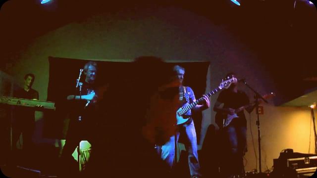 Banda Rock Machine - Confortable Numb смотреть онлайн