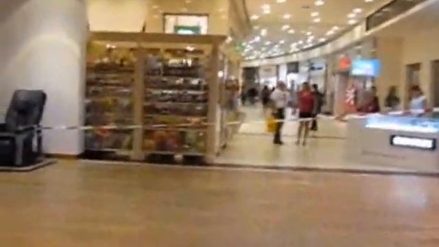 Policie uzavřela Kostelní náměstí a OC Forum v Ústí nad Labem kvůli možné bombě смотреть онлайн