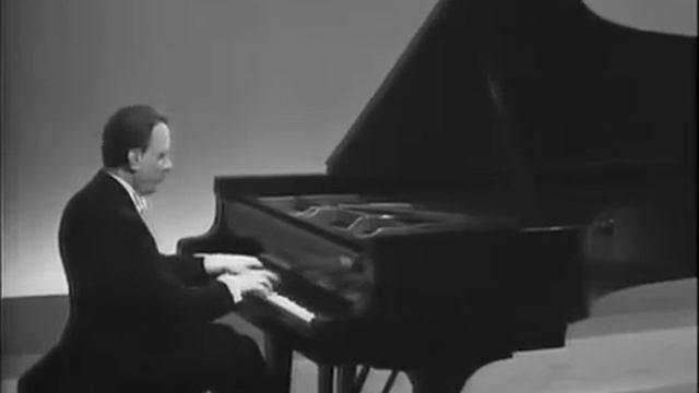 Michelangeli - Chopin, Mazurka in D flat Major, Op 30, No 3 (Torino, 1962) смотреть онлайн