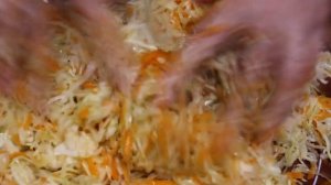 Квашеная капуста с тыквой - необычный, вкусный рецепт.