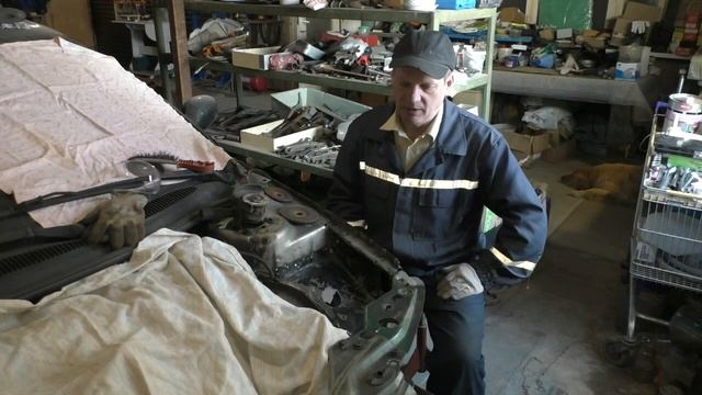 Авторемонт. Кузовной ремонт. Крайслер Циррус. Замена поврежденных элементов ремонтными, часть 2. смотреть онлайн