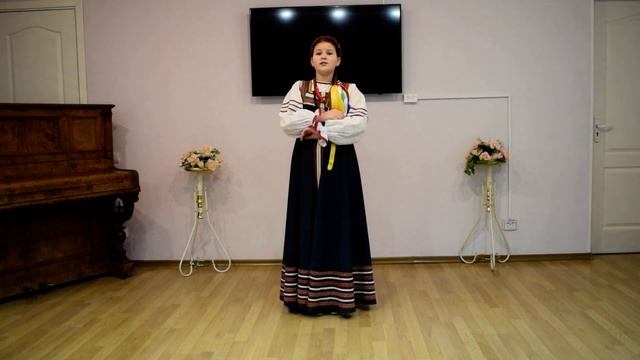 Шарапова Елизавета - «Яблонька» Свадебная песня Воронежской обл., обработка Н.К. Массалитиновой смотреть онлайн