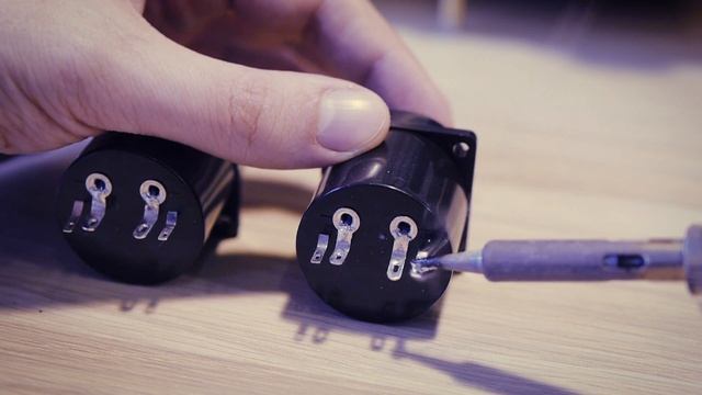 Радиолюбительский ASMR ► проверка стрелочного индикатора уровня сигнала усилителя смотреть онлайн
