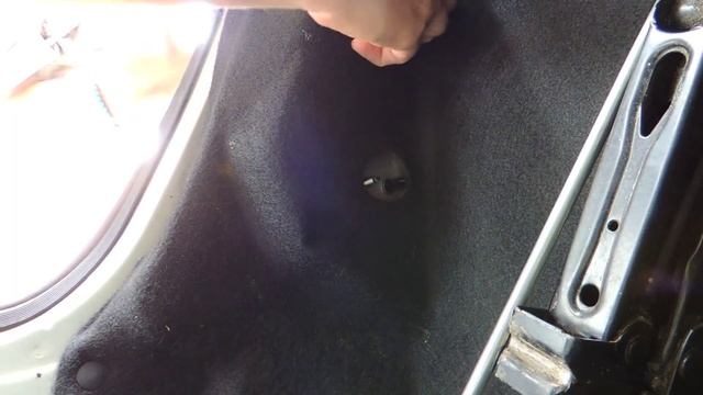 Как заменить лампочки в Задних фонарях Рено Логан/Renault Logan смотреть онлайн