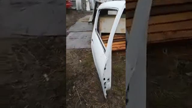 Дверь Сандеро правая