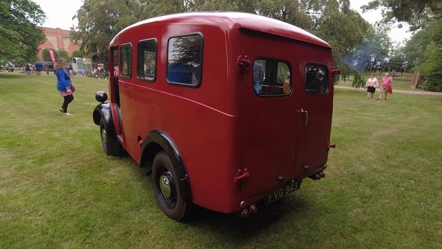Owner interviews: Ford Prefect Ute & two Morris J Type vans, at RAF East Kirkby & the Thursford Gal смотреть онлайн