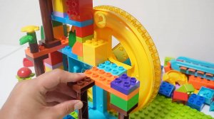 Развивающие детские игрушки. Конструктор гоночный Marble Run, желоб, туннель, блоки с животными.
